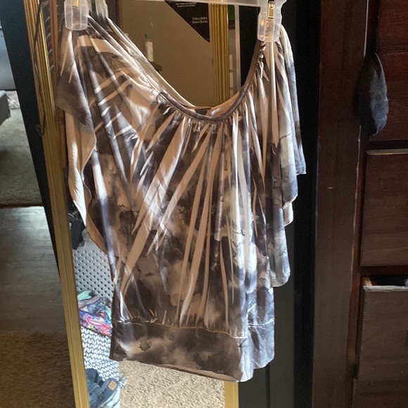 Black white and gray blouse - Picture 3 of 5